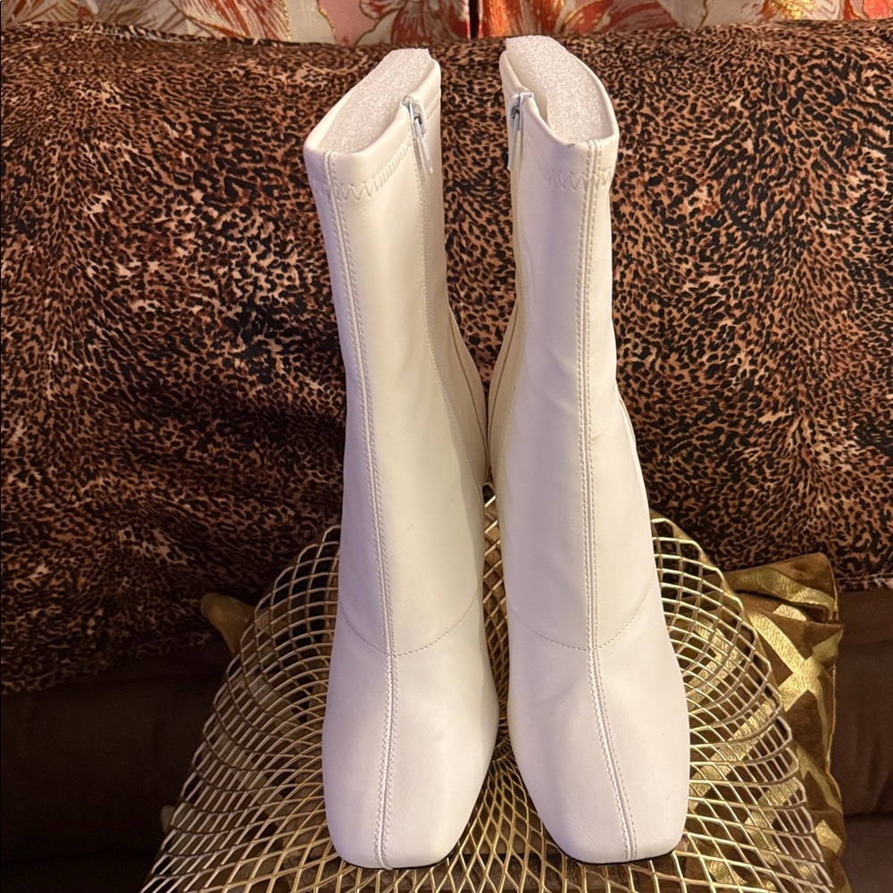 Chic White Heeled Boots for Women